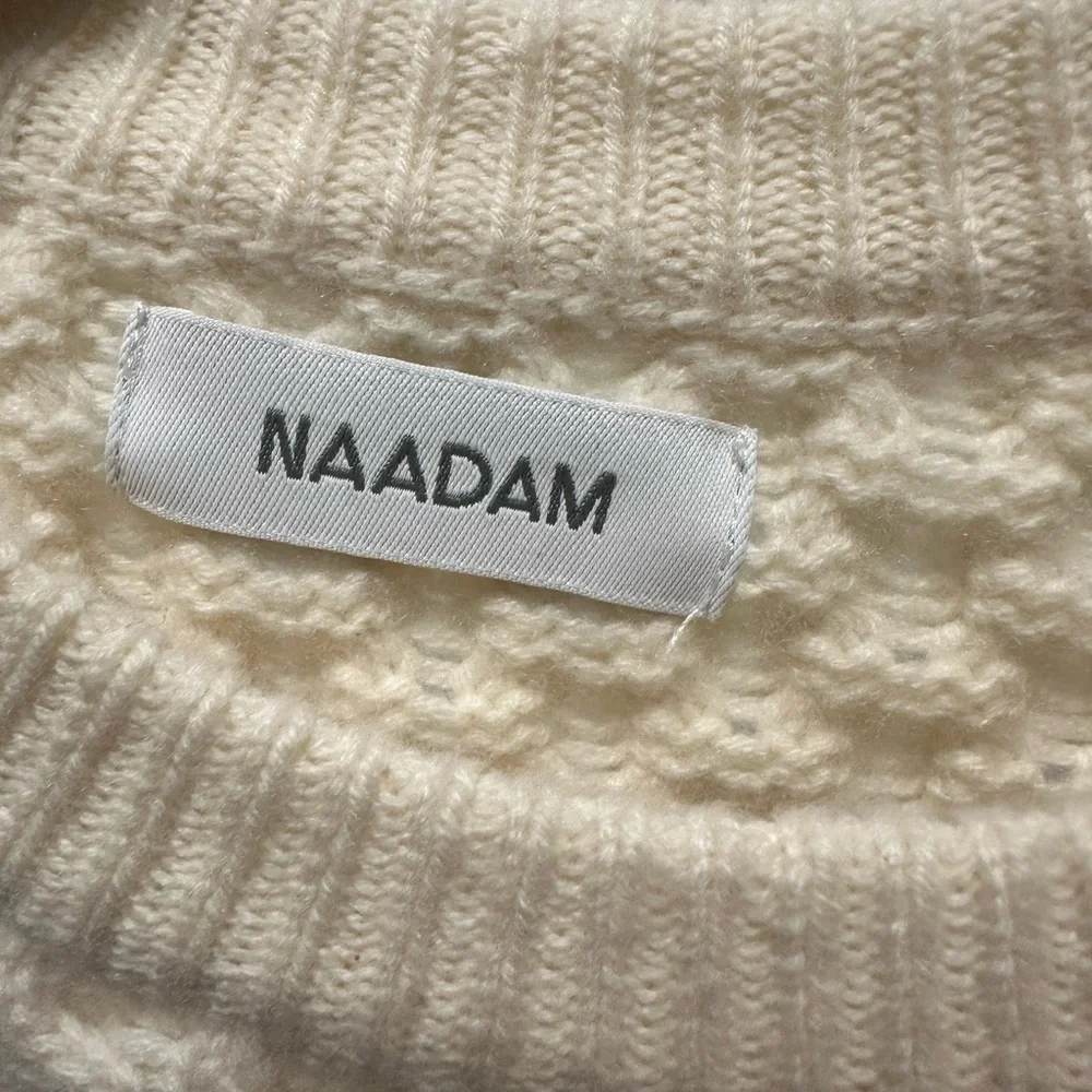 WOMEN'S WOOL CASHMERE CABLE CREWNECK SWEATER - Picture 7 of 8